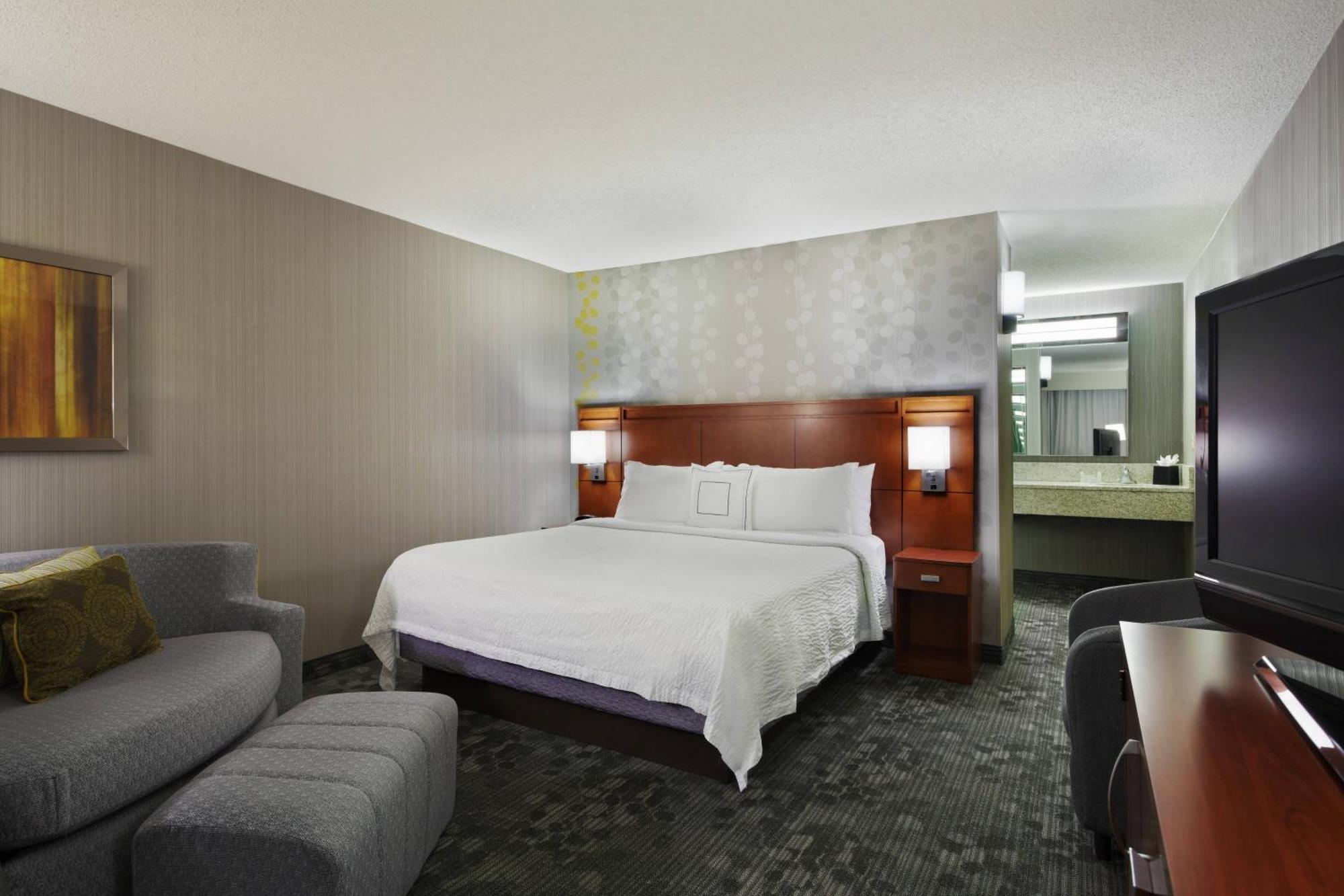 Отель Courtyard Chicago St. Charles Сент-Чарльз Экстерьер фото